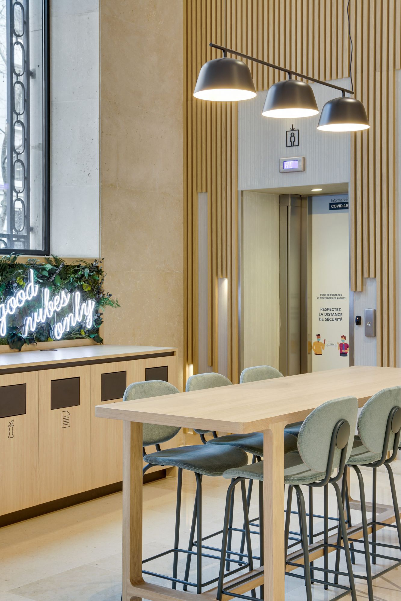 &copy;Kardham_2023__Macquarie_Paris_Photo_Dario_Shoootin